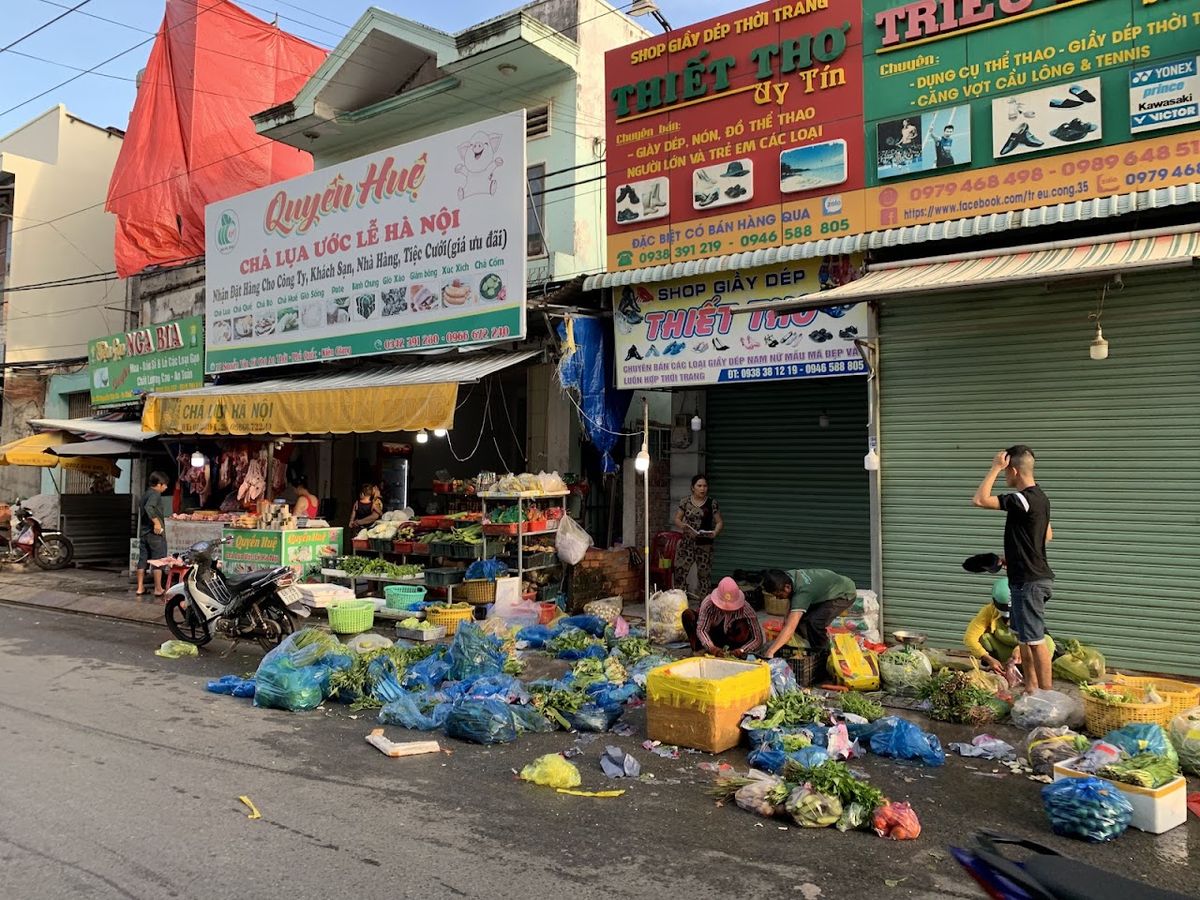 Busiest early morning when overnight fishing boats unload, Chợ An Thới, Phu Quoc