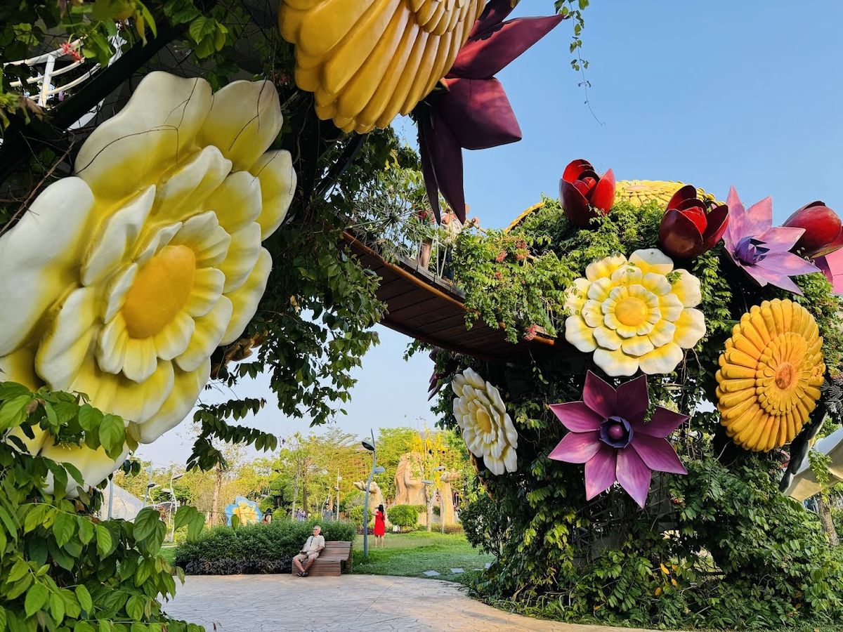 Công viên Nghệ thuật Đương đại Urban Park - Grand World photo 3