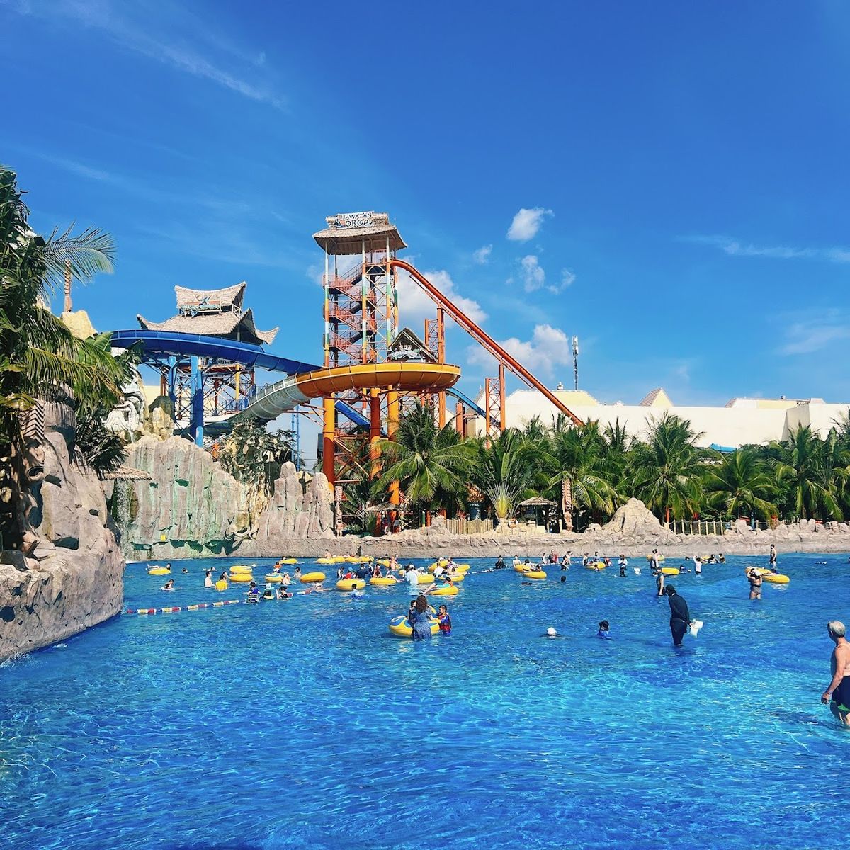 Water park inside VinWonders, Công Viên Nước - Vinpearl Phú Quốc