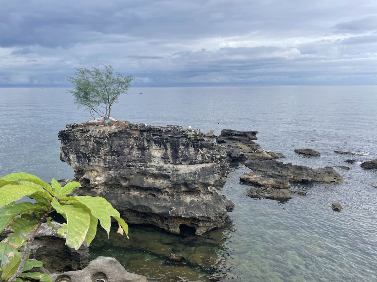 Dinh Cau Lighthouse photo 3
