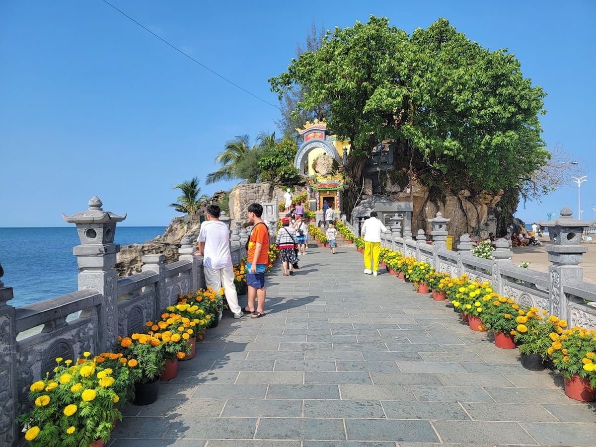 Dinh Cau Lighthouse photo 4