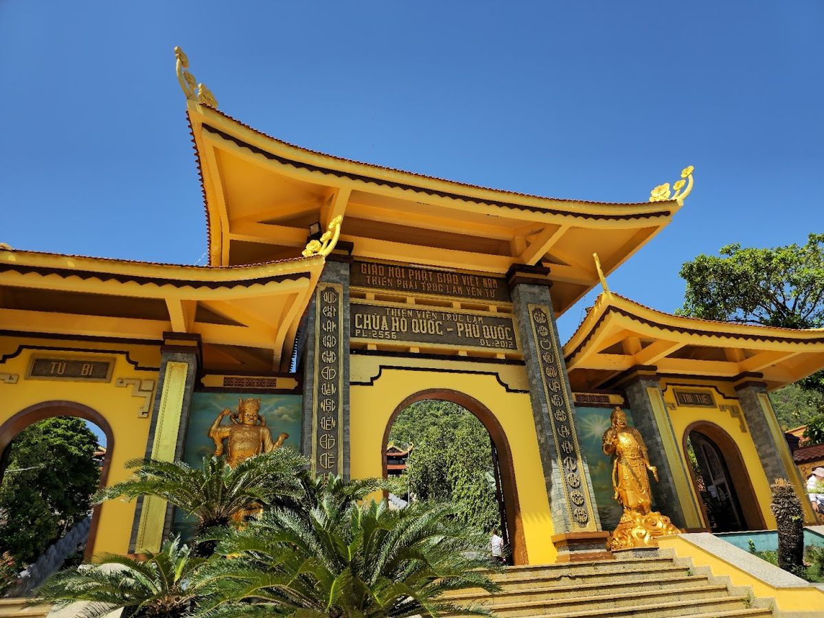 Hillside monastery facing the sea, Hộ Quốc Temple, Phu Quoc