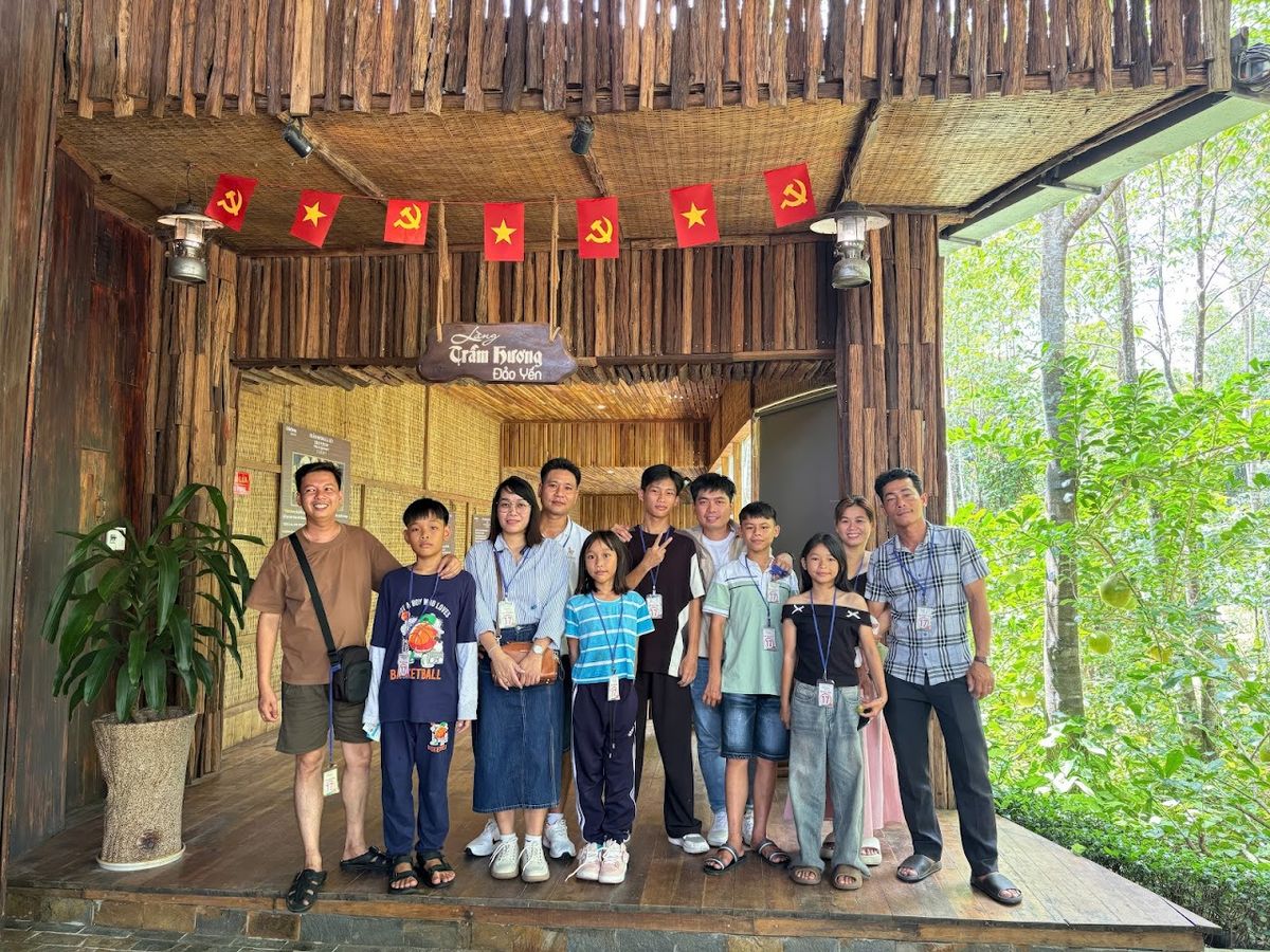 See how agarwood is grown and worked, Làng Trầm Hương Đảo Yến – Agarwood Dao Yen Phu Quoc 富国岛沉香村