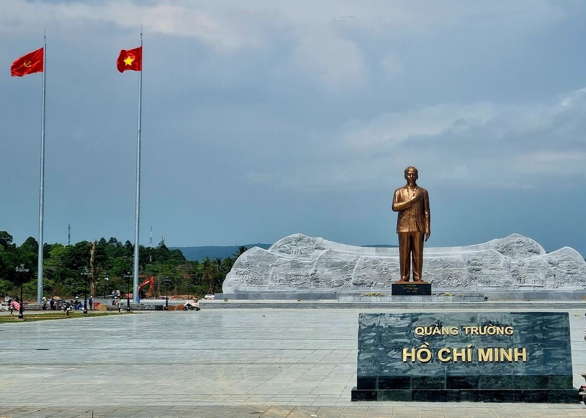 Open civic square in Dương Đông, Quảng trường Hồ Chí Minh, Phu Quoc