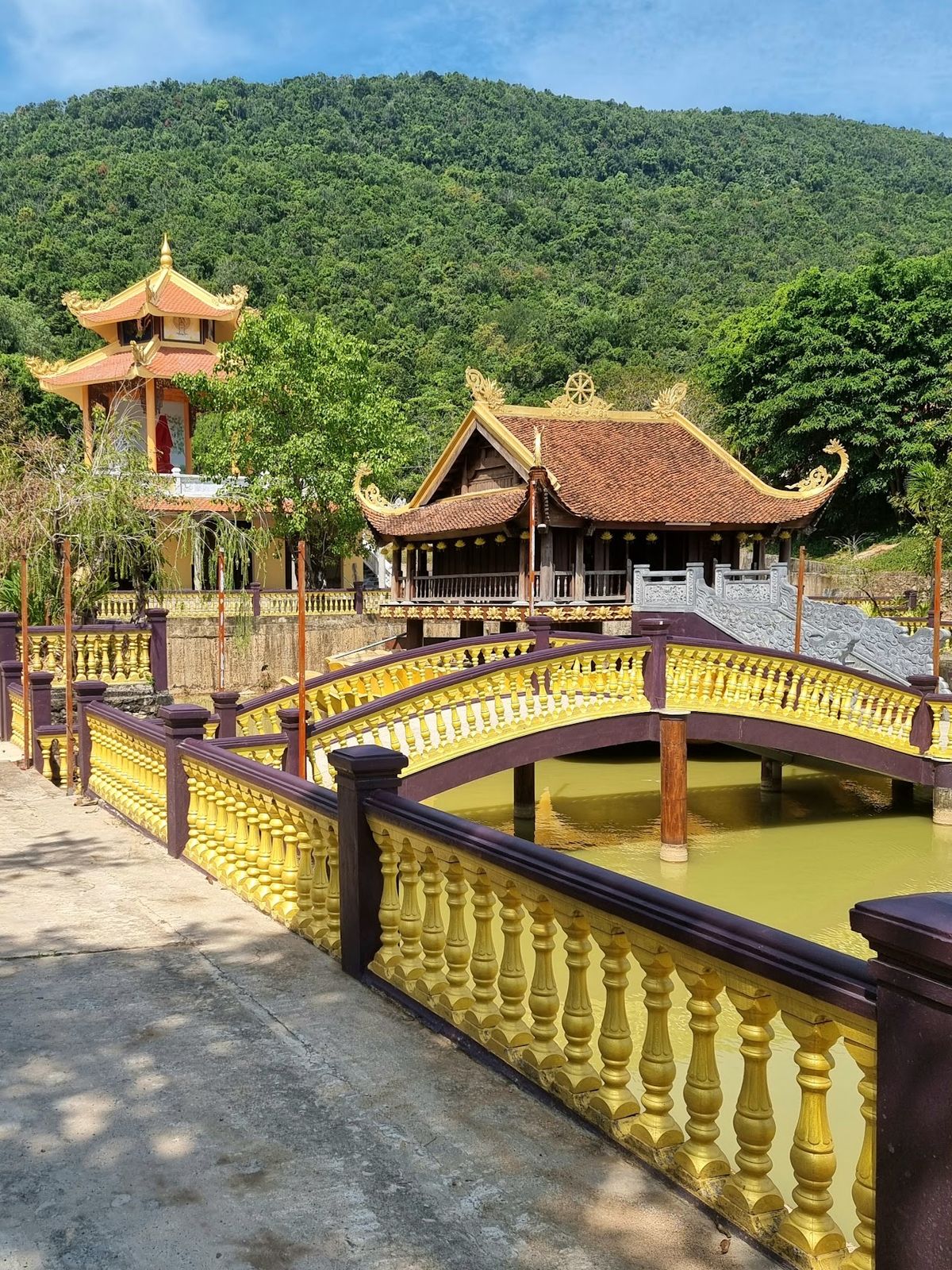 Hall within Hộ Quốc monastery, Quốc Mẫu Hall, Phu Quoc