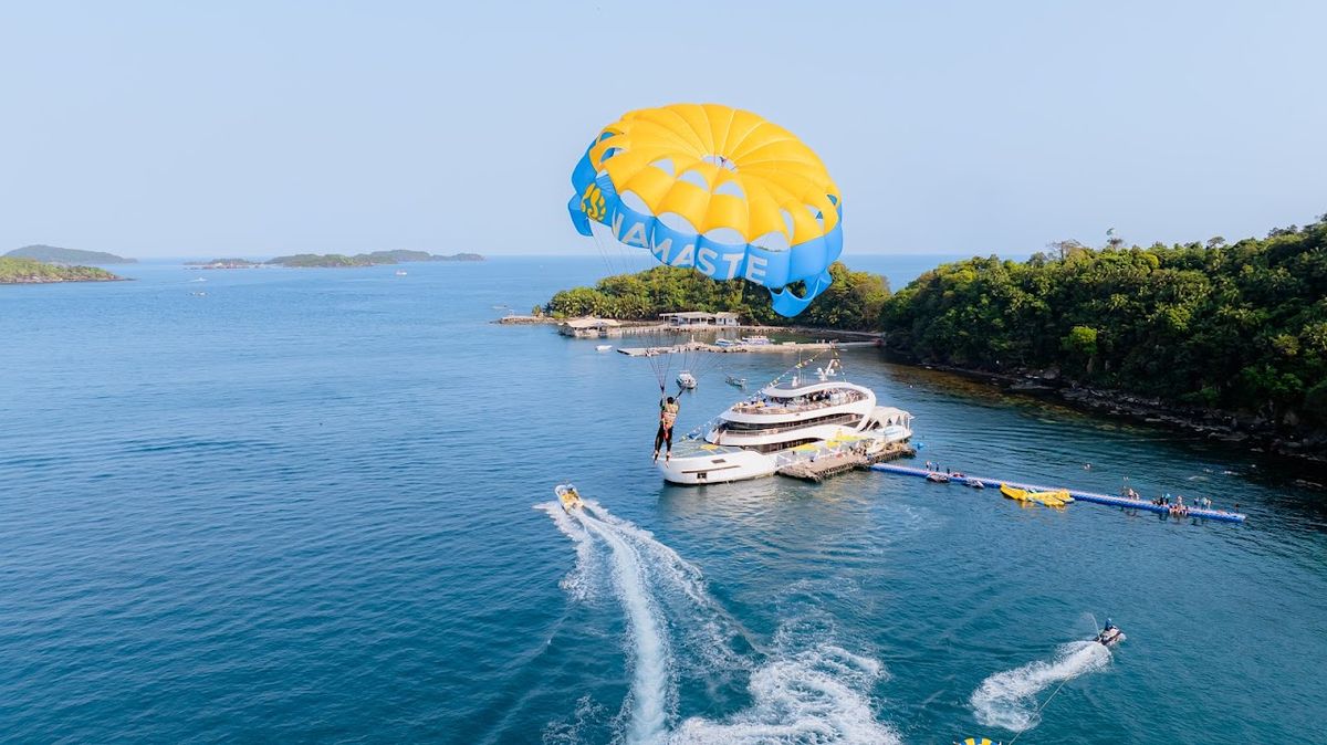 Walk the seabed in a weighted helmet, Sea Walker - Đi bộ đáy biển, Phu Quoc