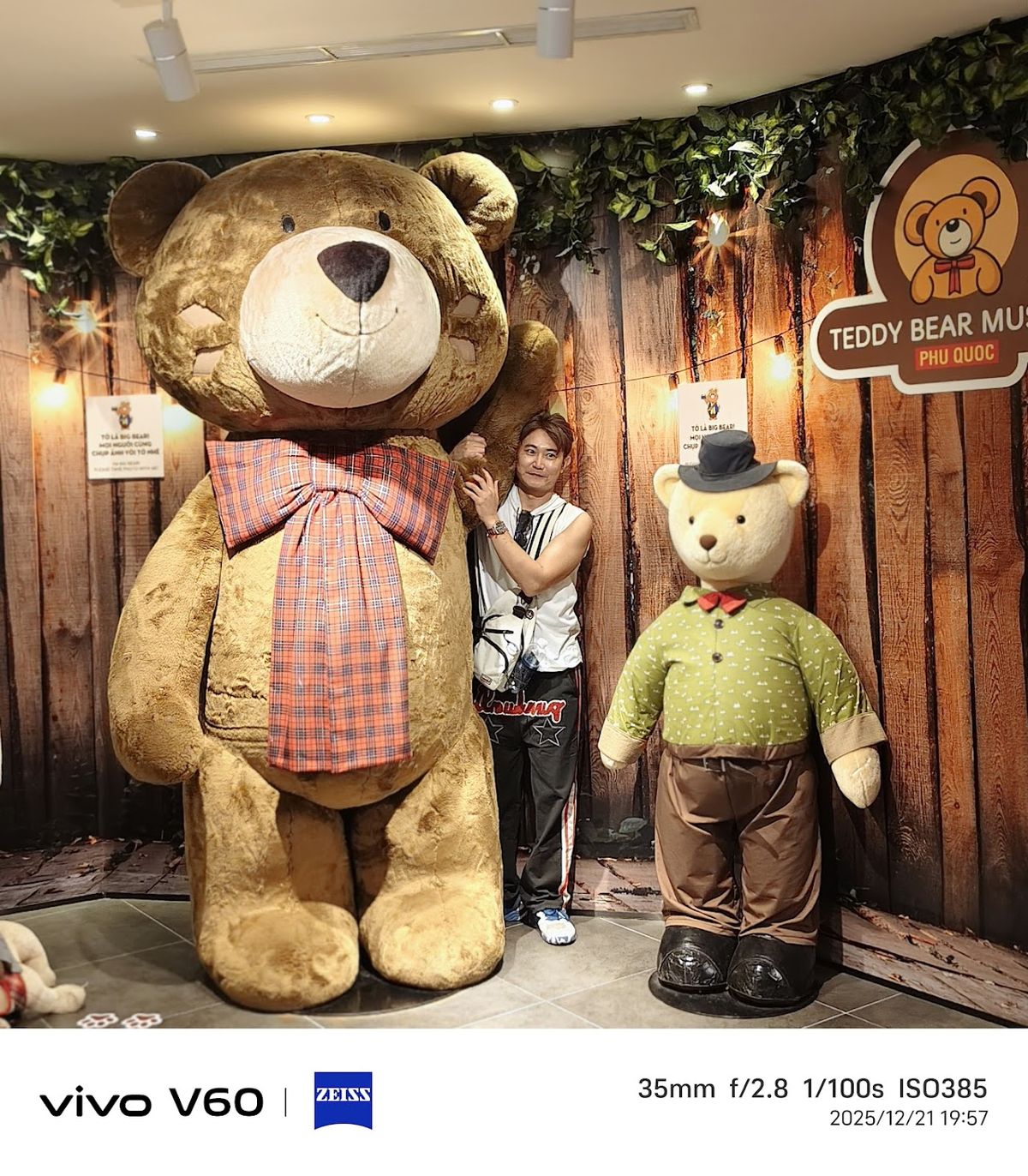 500+ teddy bears in themed sets, Teddy Bear Museum, Phu Quoc