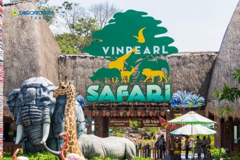 Open-range tram past lions, giraffes and rhinos, Vinpearl Safari Phú Quốc