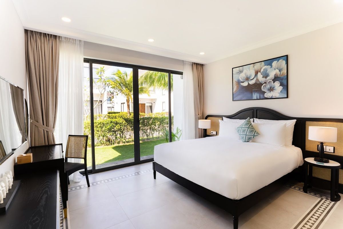 Andochine Resort & Spa Phu Quoc pool and grounds in Long Beach