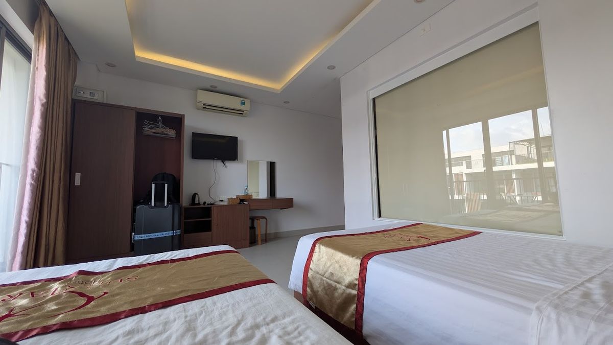 Anise Hotel Phu Quoc pool and grounds in An Thoi