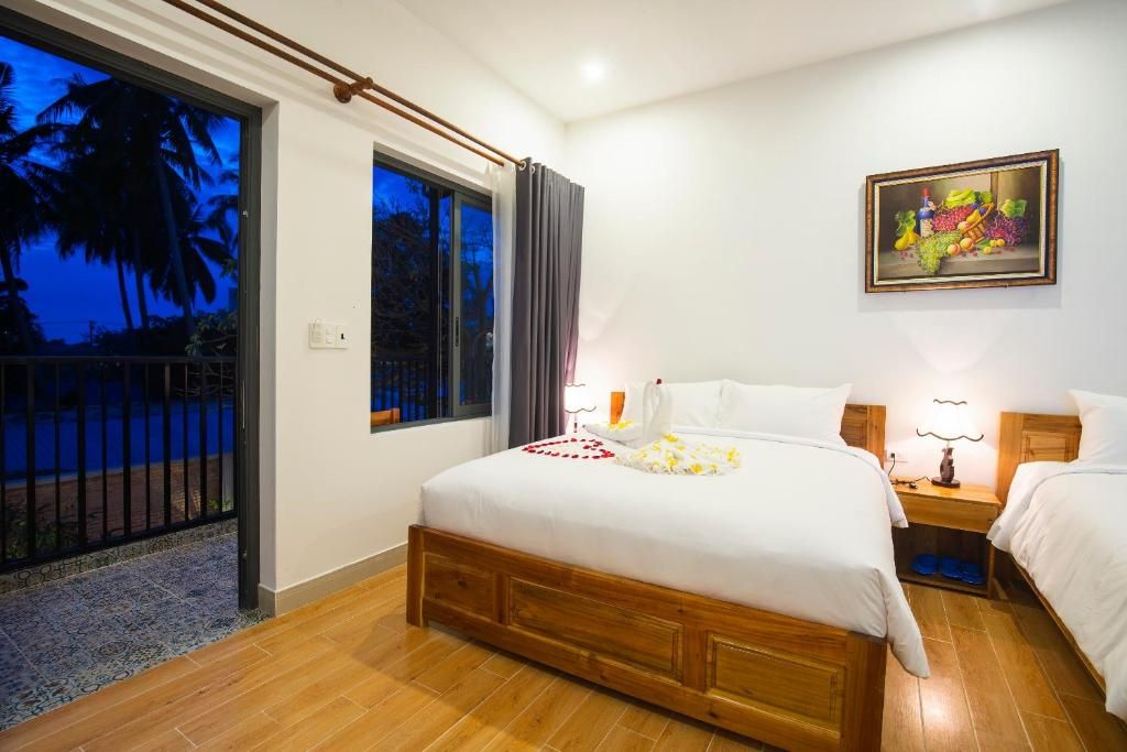 AURORA HOUSE PHÚ QUỐC pool and grounds in Long Beach