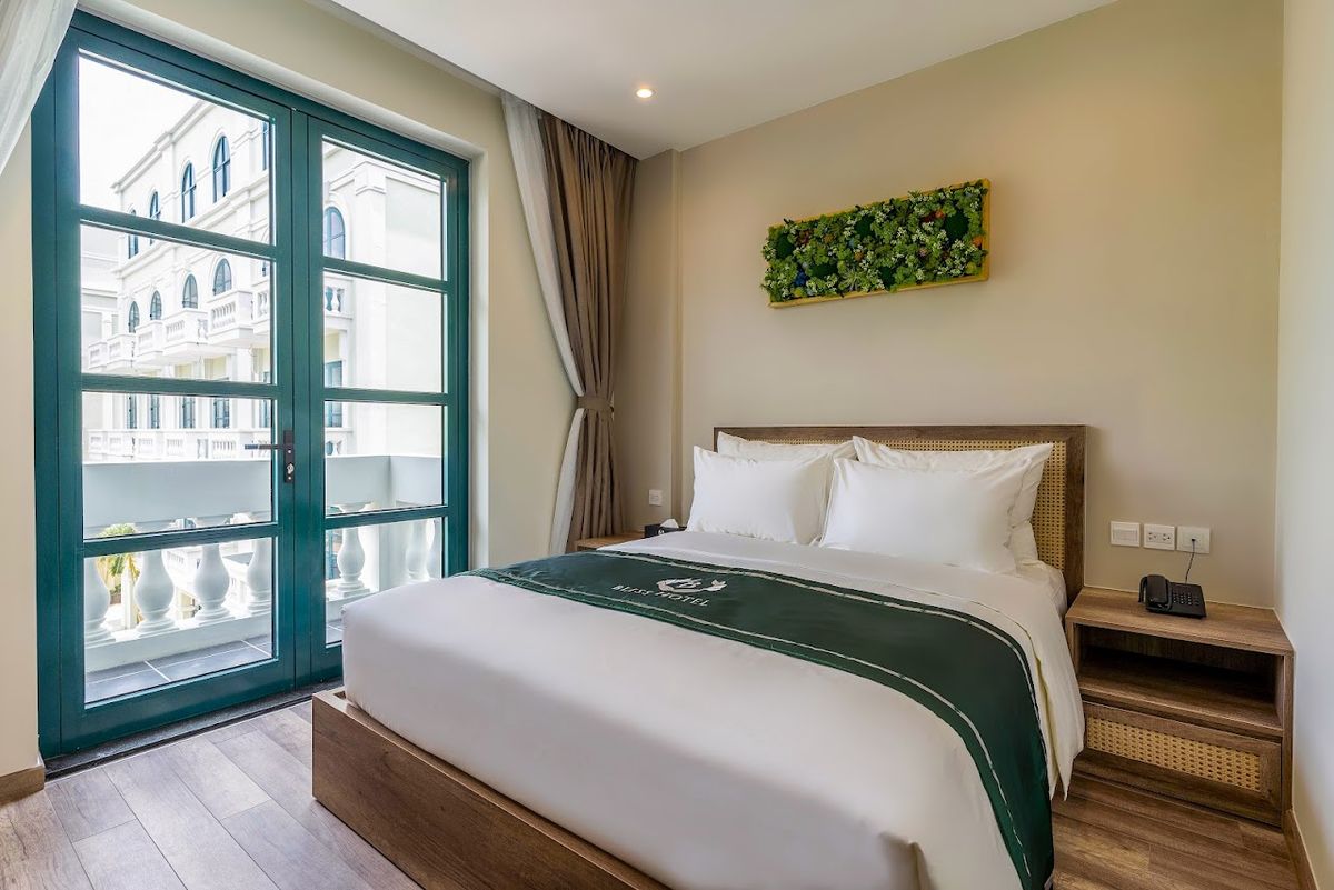 Bliss Hotel Phu Quoc pool and grounds in Long Beach