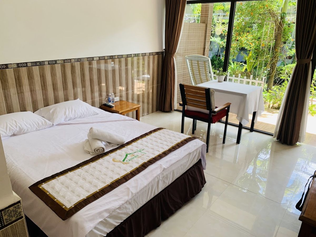 Canary Bungalow pool and grounds in Duong Dong