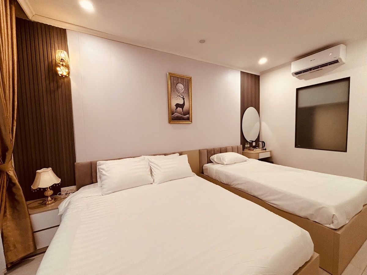 Cindy Homestay Grand World pool and grounds in Ganh Dau