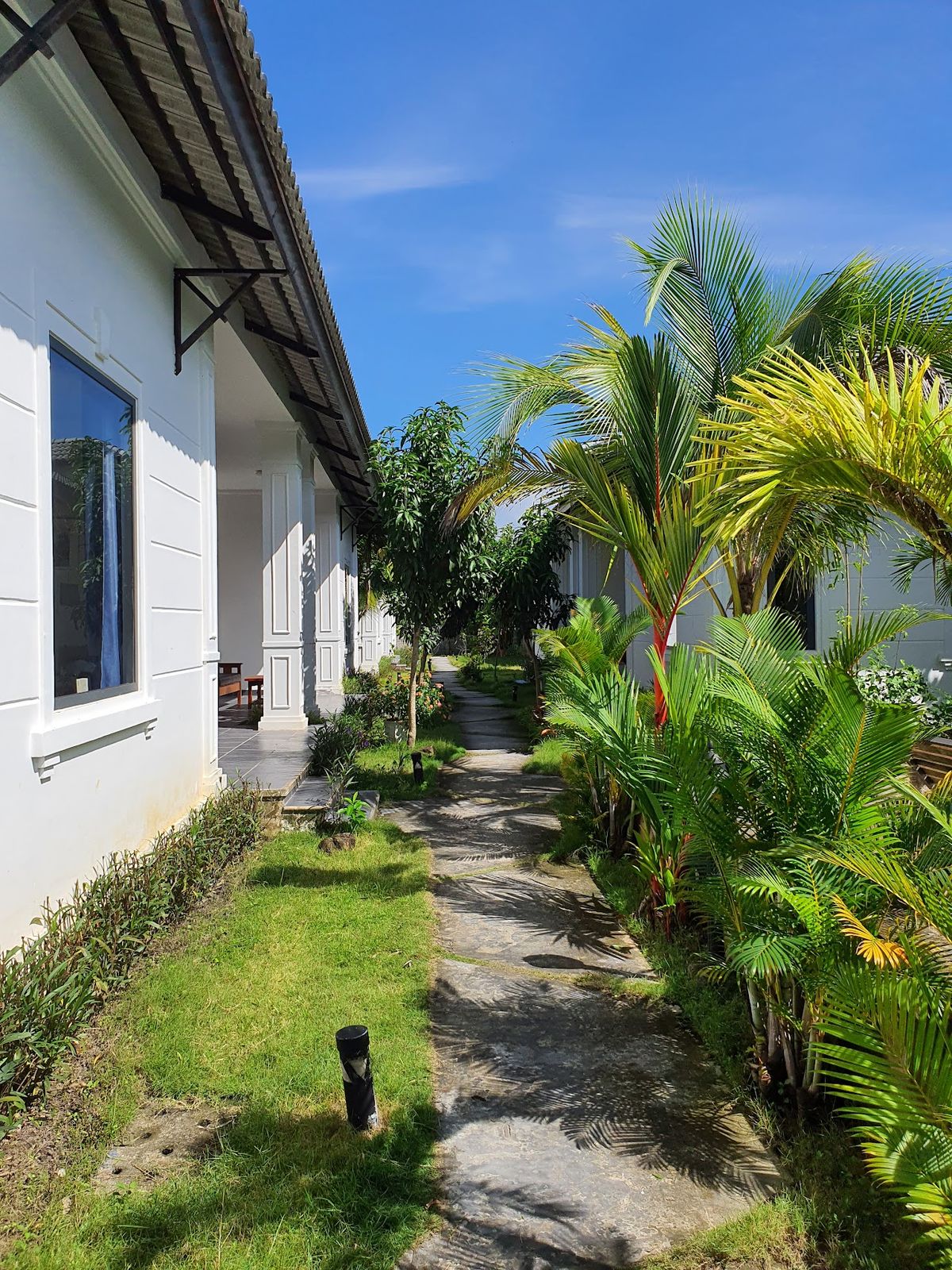 Coco Village resort exterior in Ong Lang