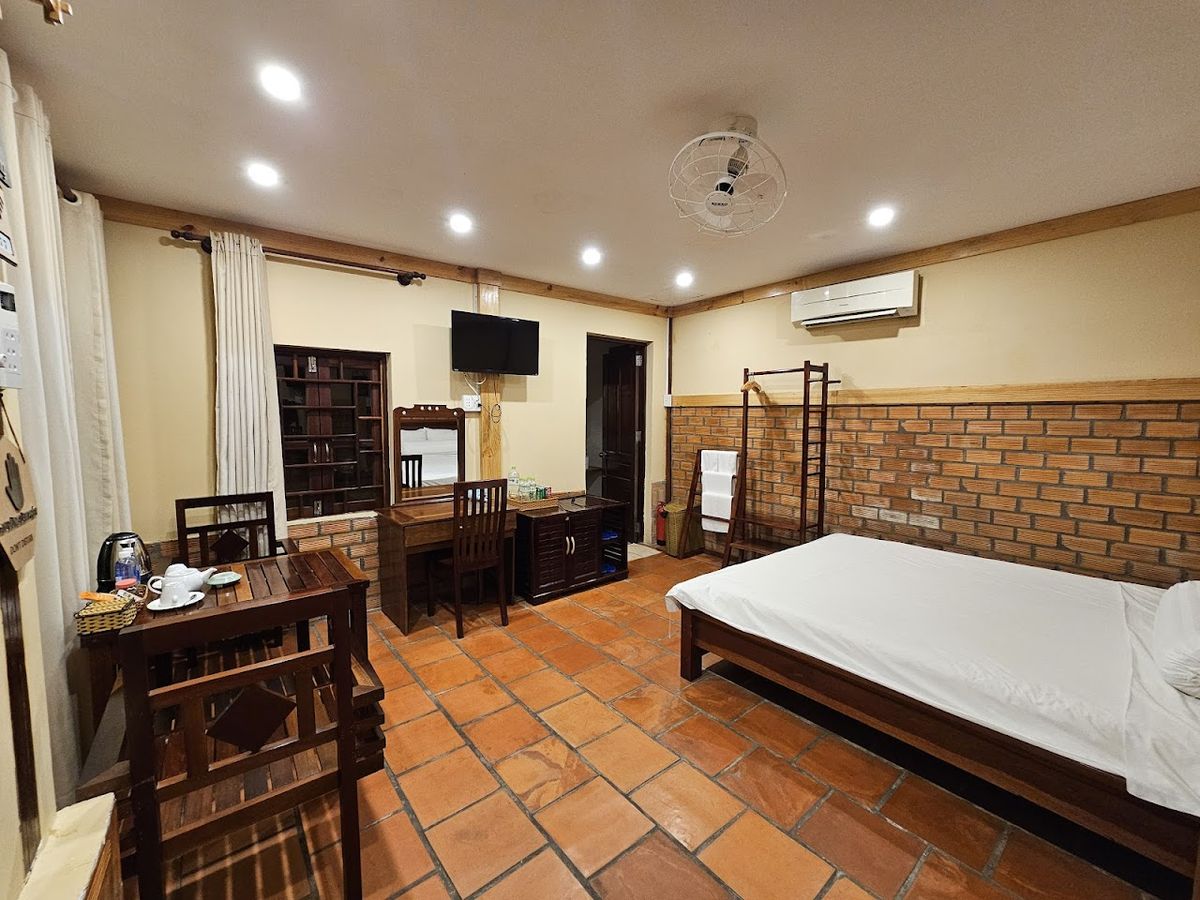 Cosy Bungalow pool and grounds in Duong Dong