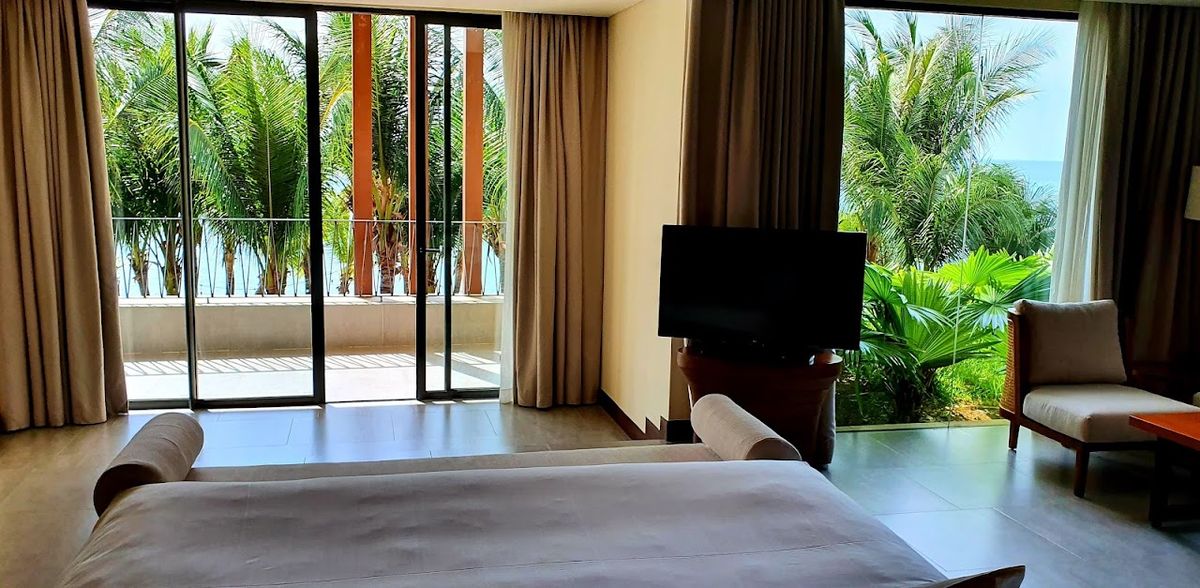 Dusit Princess Moonrise beach resort pool and grounds in Duong Dong