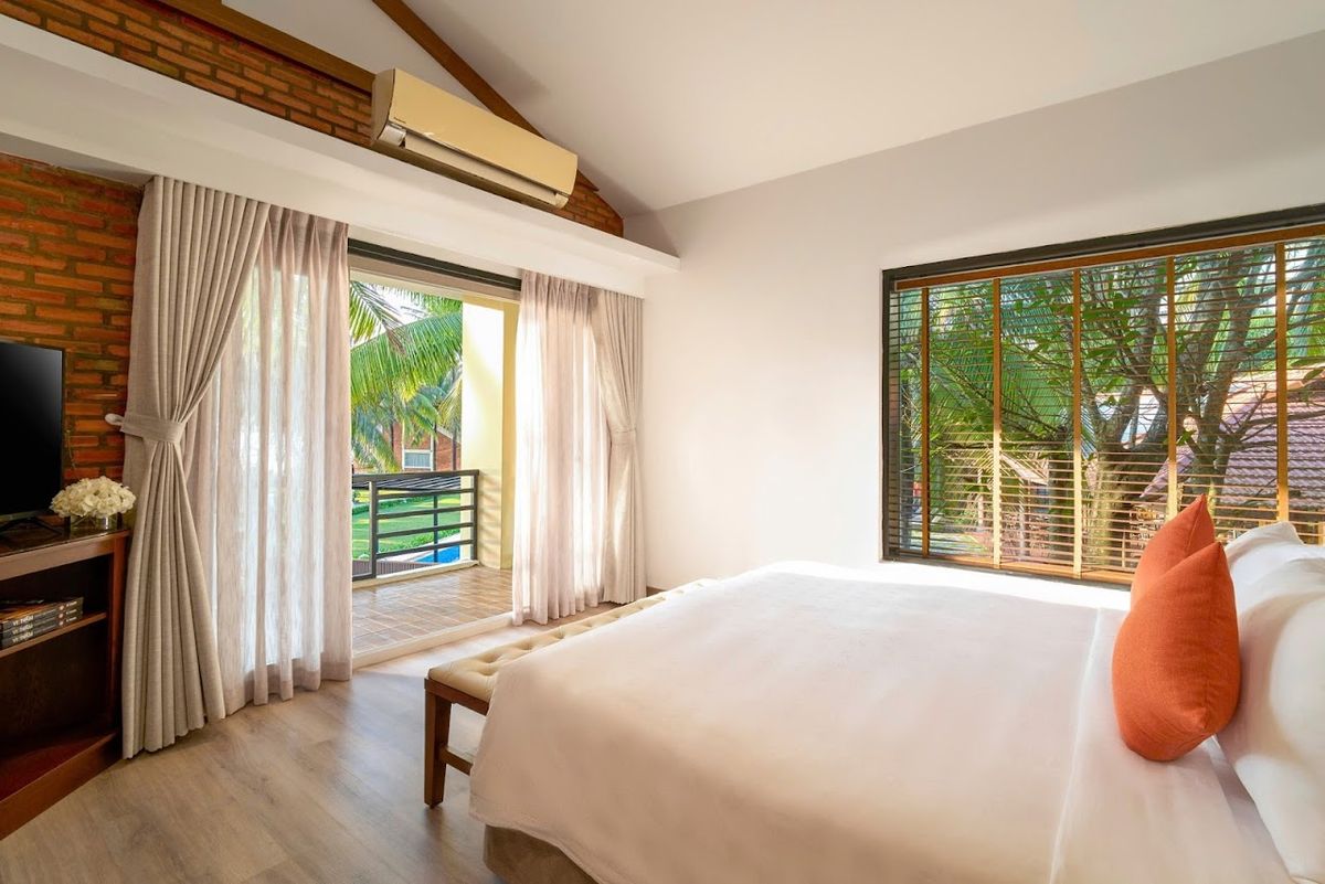 Famiana Resort & Spa Phu Quoc pool and grounds in Long Beach