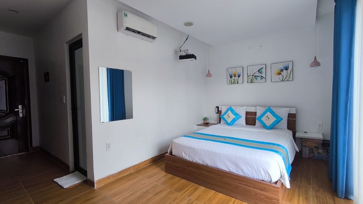 FLORA (Fortuna) Hotel Phu Quoc pool and grounds in Duong Dong