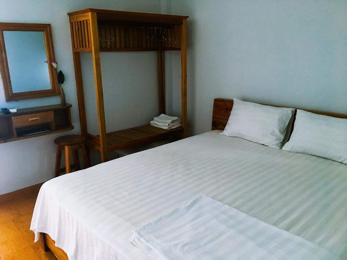Gecko House Phu Quoc pool and grounds in Long Beach