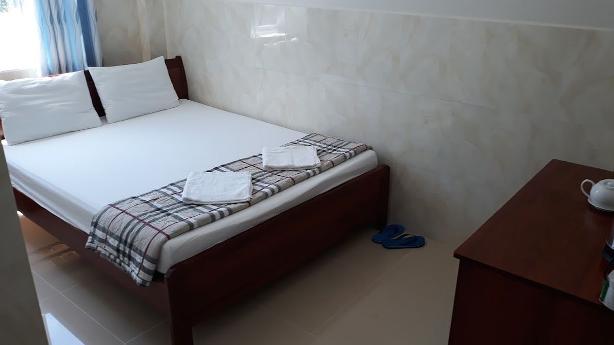 Gia Thanh Guest House pool and grounds in Duong Dong