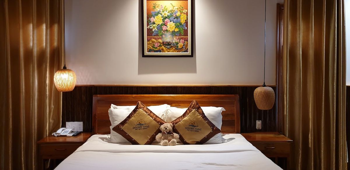 Golden Topaz Resort & Spa pool and grounds in Duong Dong