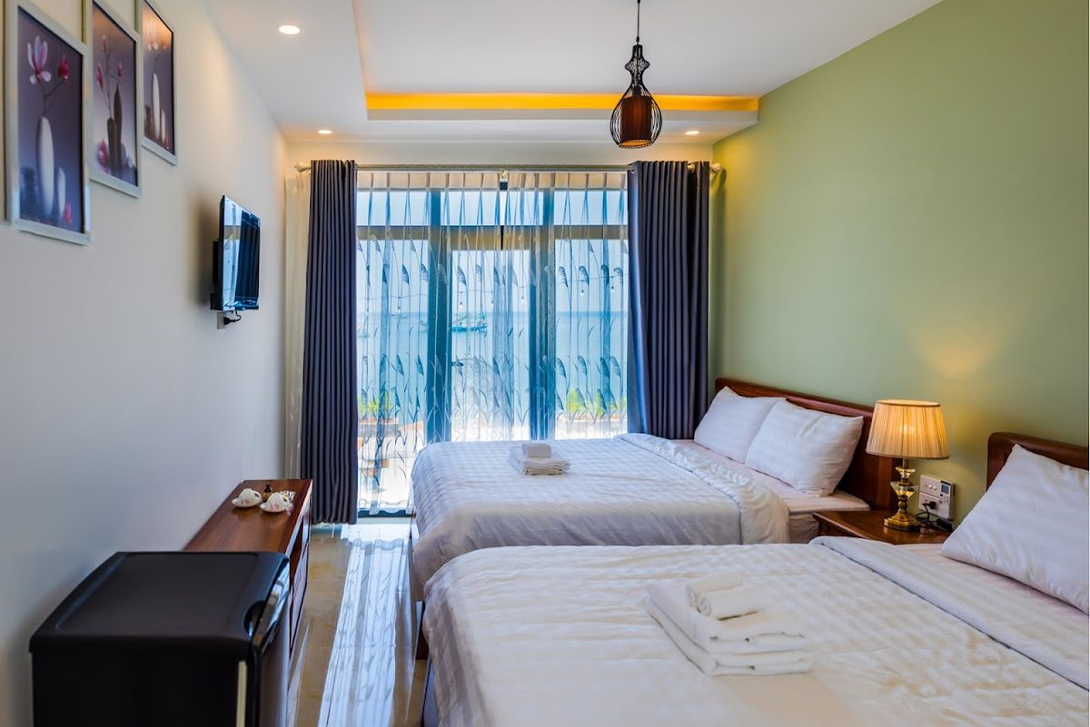 Heaven Land Homestay pool and grounds in Ong Lang