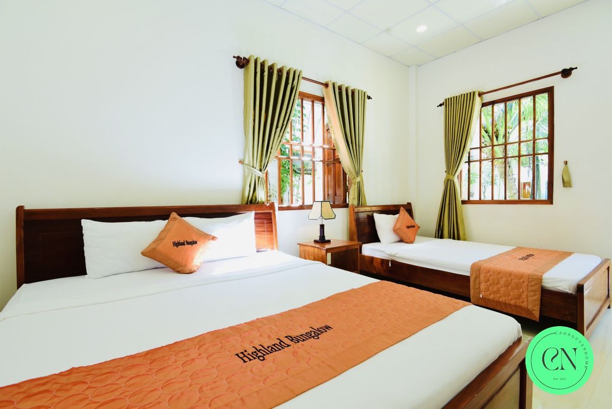Highland Bungalow pool and grounds in Duong Dong