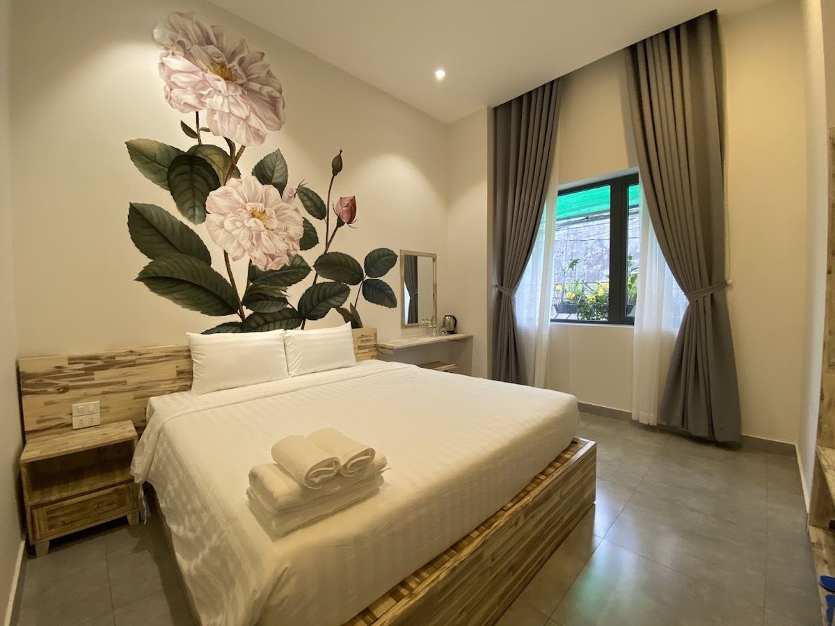 Hill Star Hotel Phu Quoc pool and grounds in Duong Dong