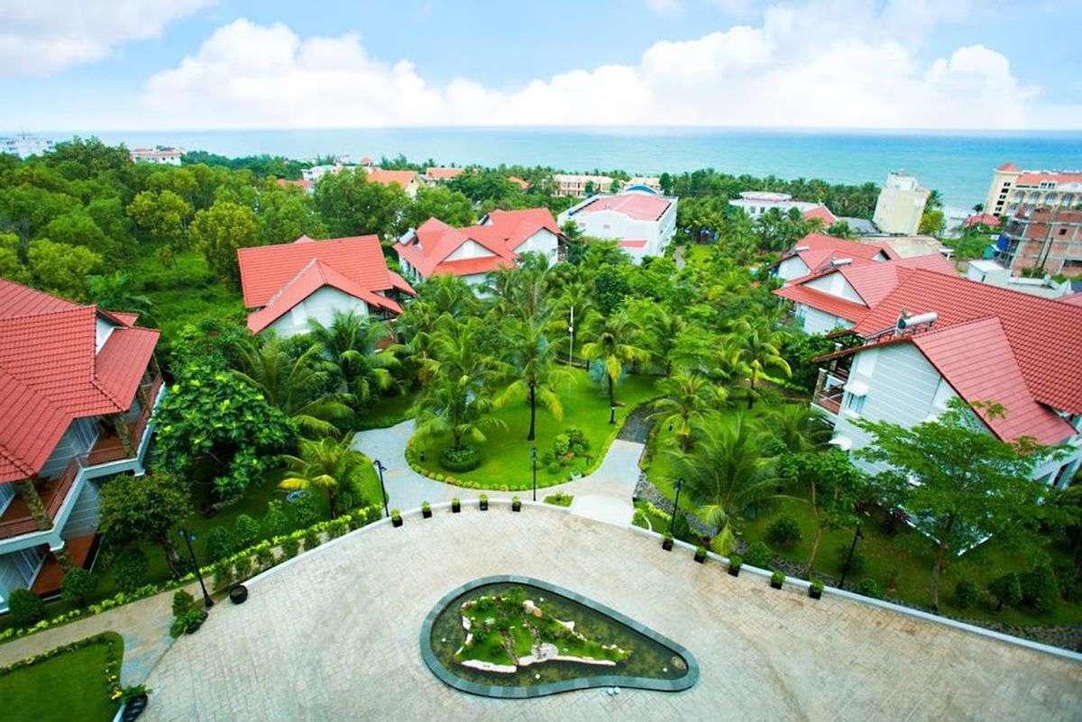 Hoa Binh Phu Quoc resort exterior in Duong Dong