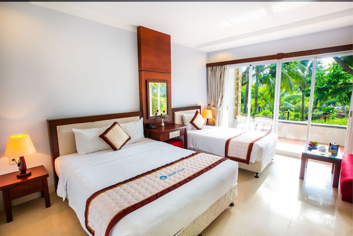 Hoa Binh Phu Quoc resort pool and grounds in Duong Dong