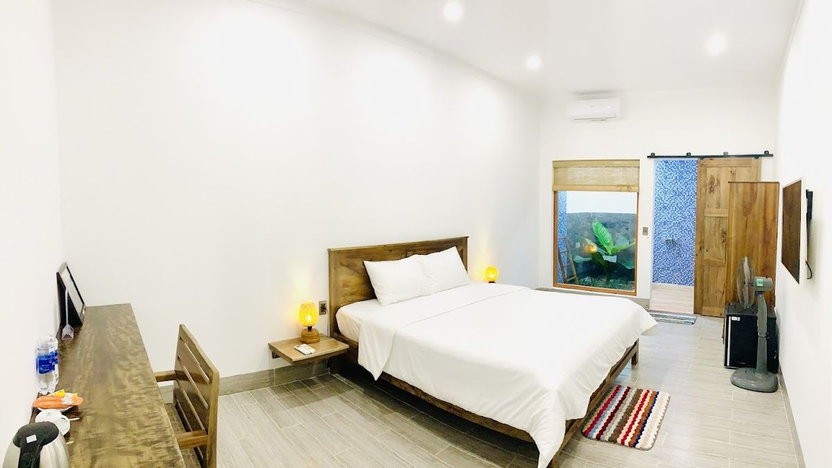 HOA Homestay Phu Quoc pool and grounds in Duong Dong