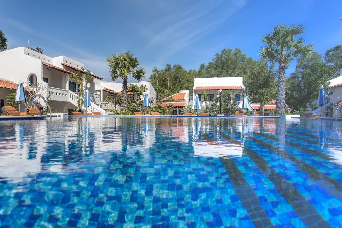 Isabella Resort & Spa exterior in Ong Lang