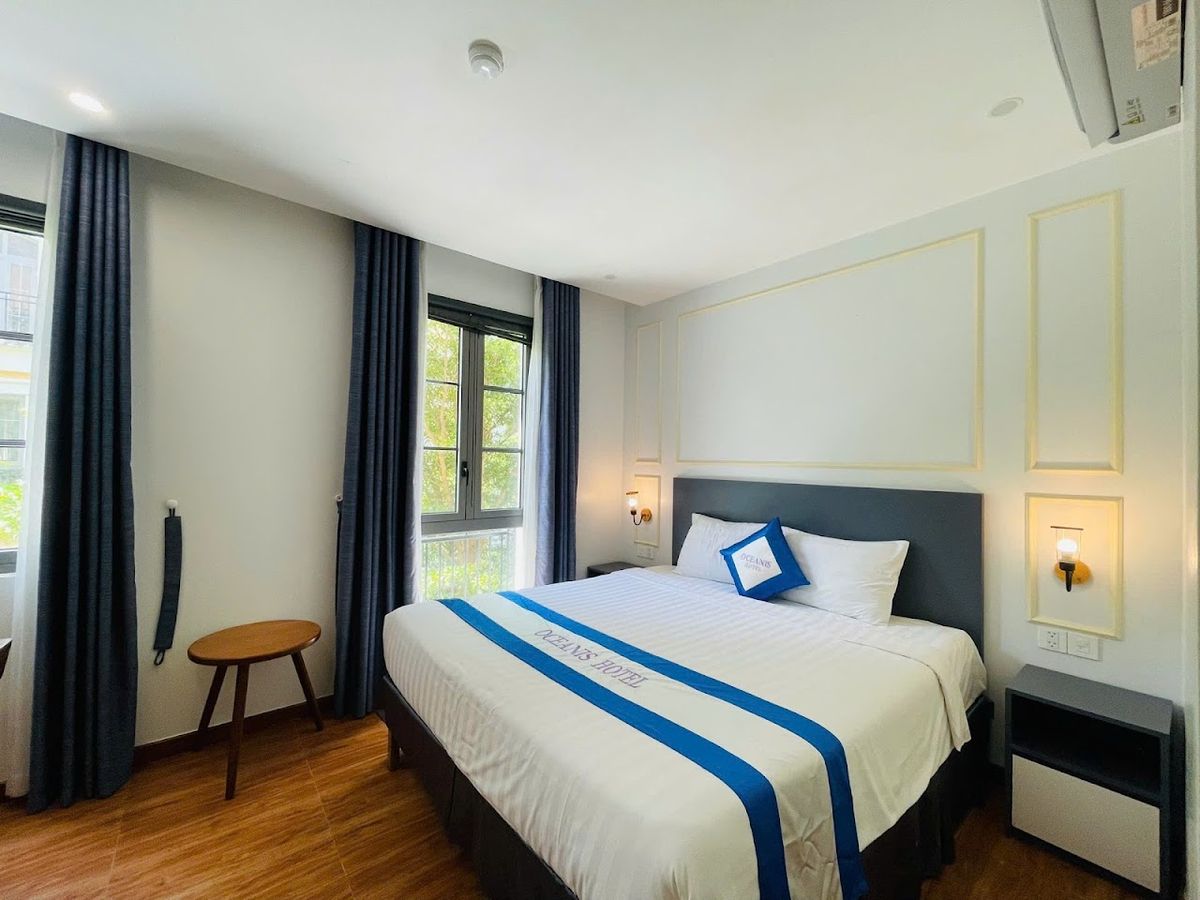 Khách sạn Oceanis Hotel room interior in Bai Sao