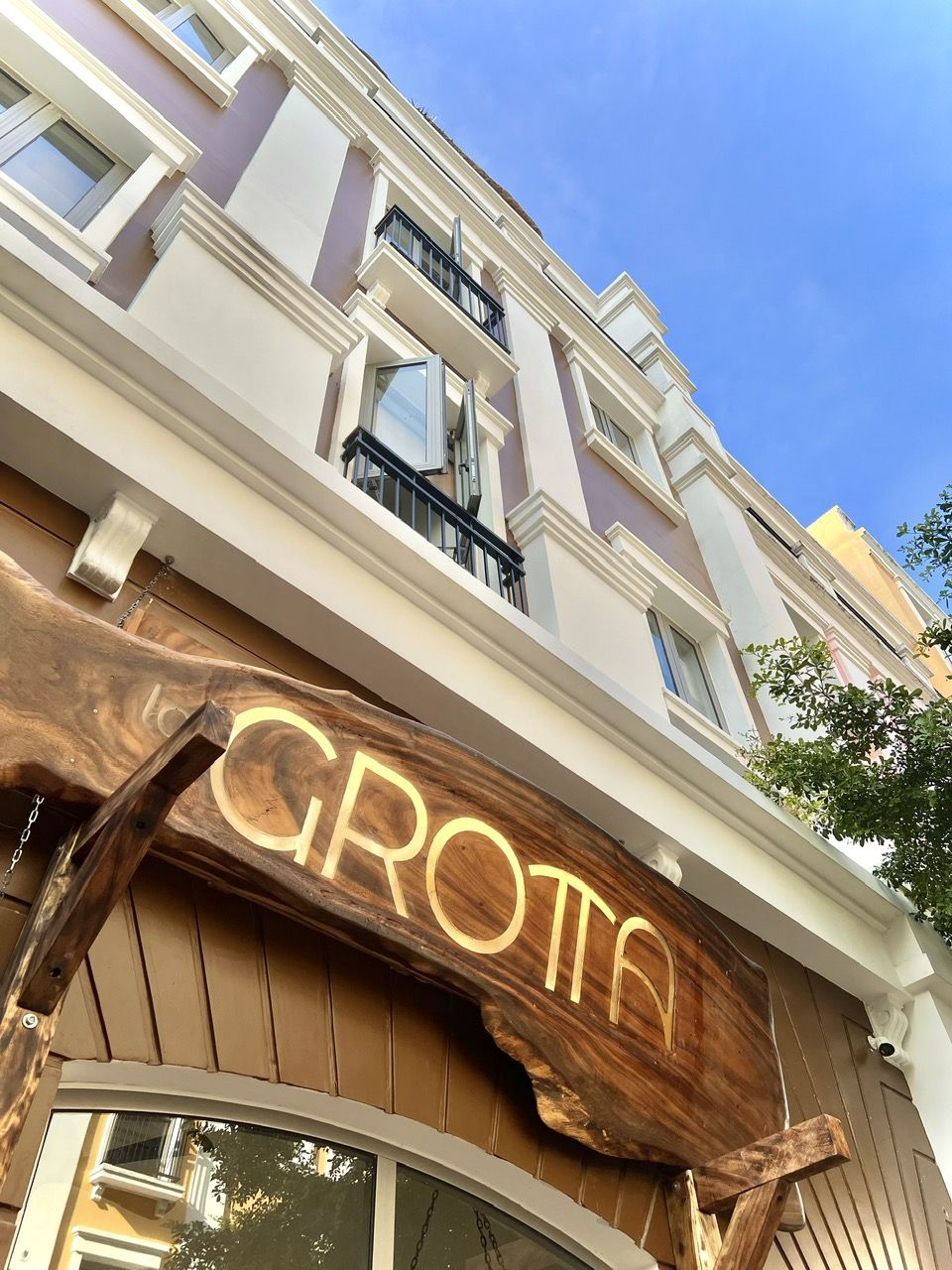 La Grotta Hotel exterior in Bai Sao