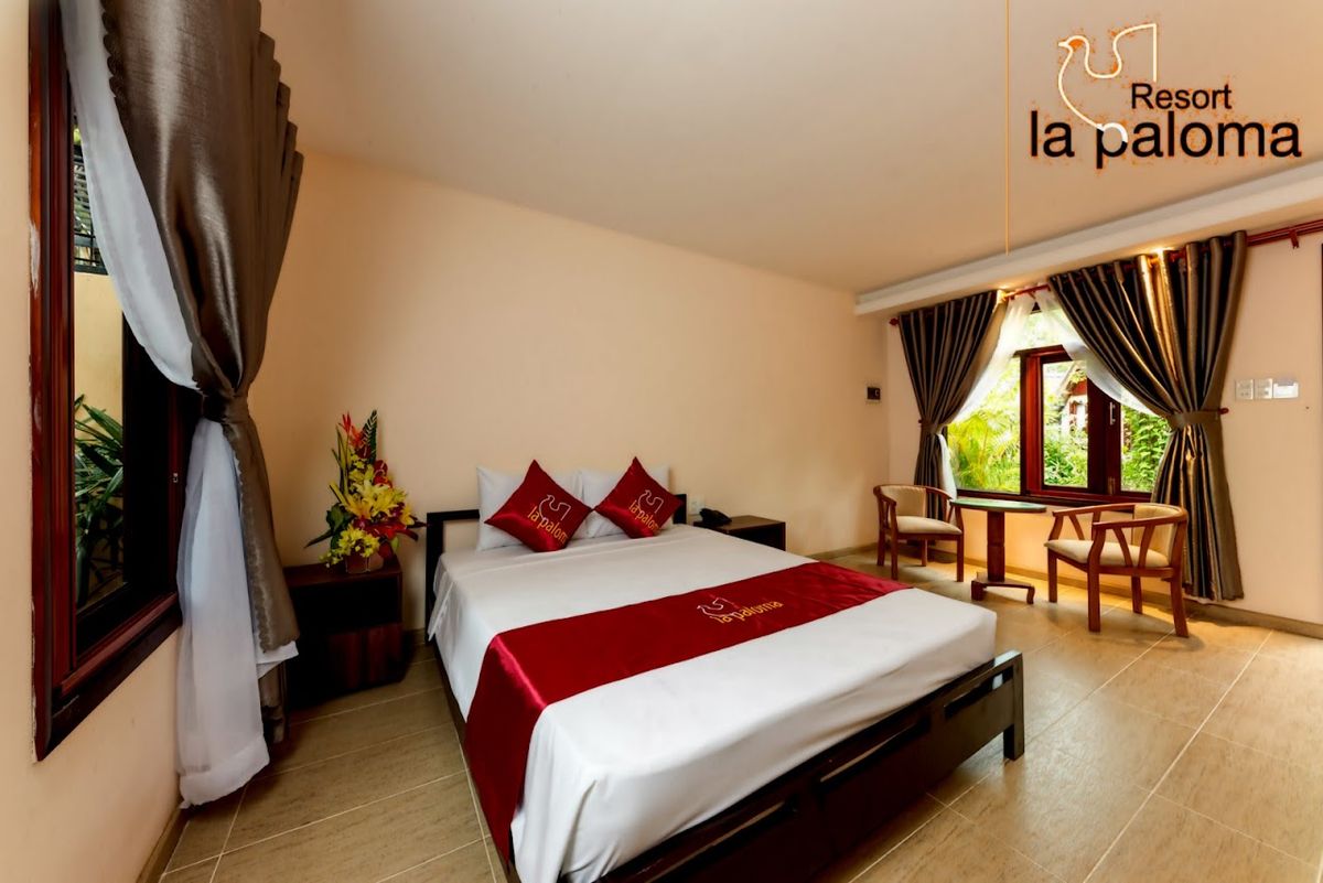 La Paloma Resort pool and grounds in Ong Lang