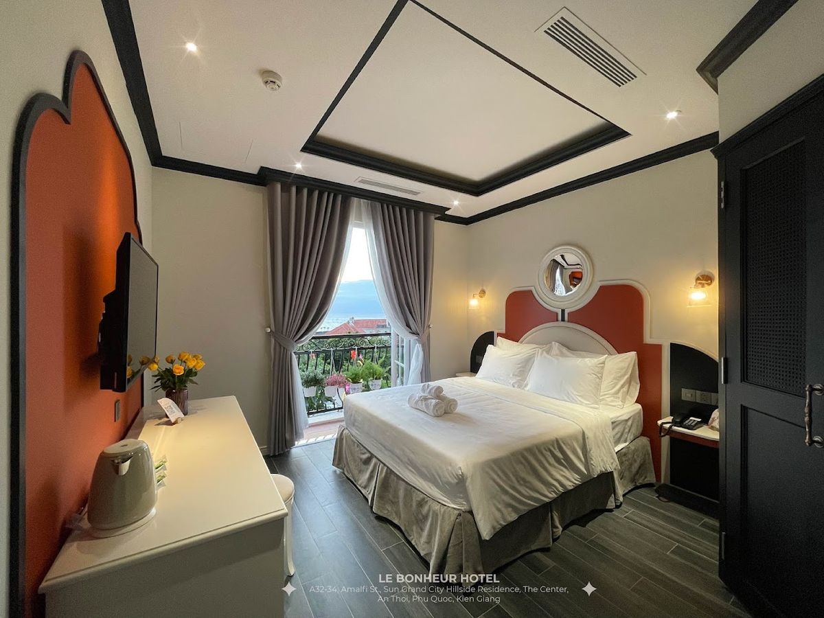 Le Bonheur Hotel pool and grounds in An Thoi