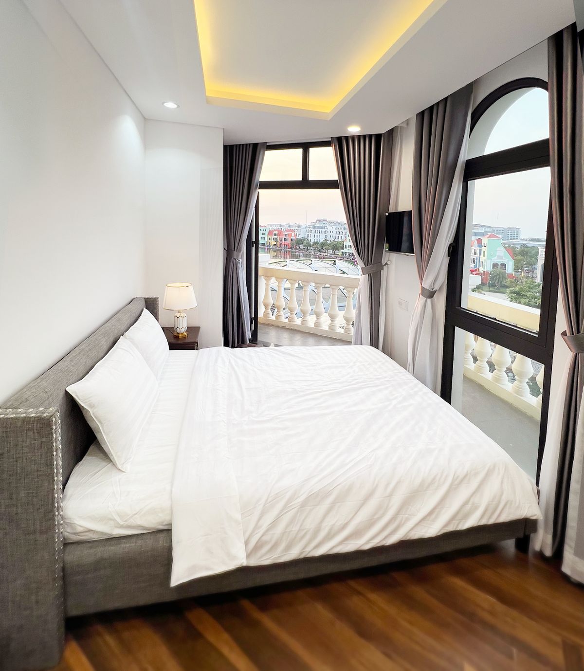 Legacy Hotel - Grand World Phu Quoc pool and grounds in Bai Dai