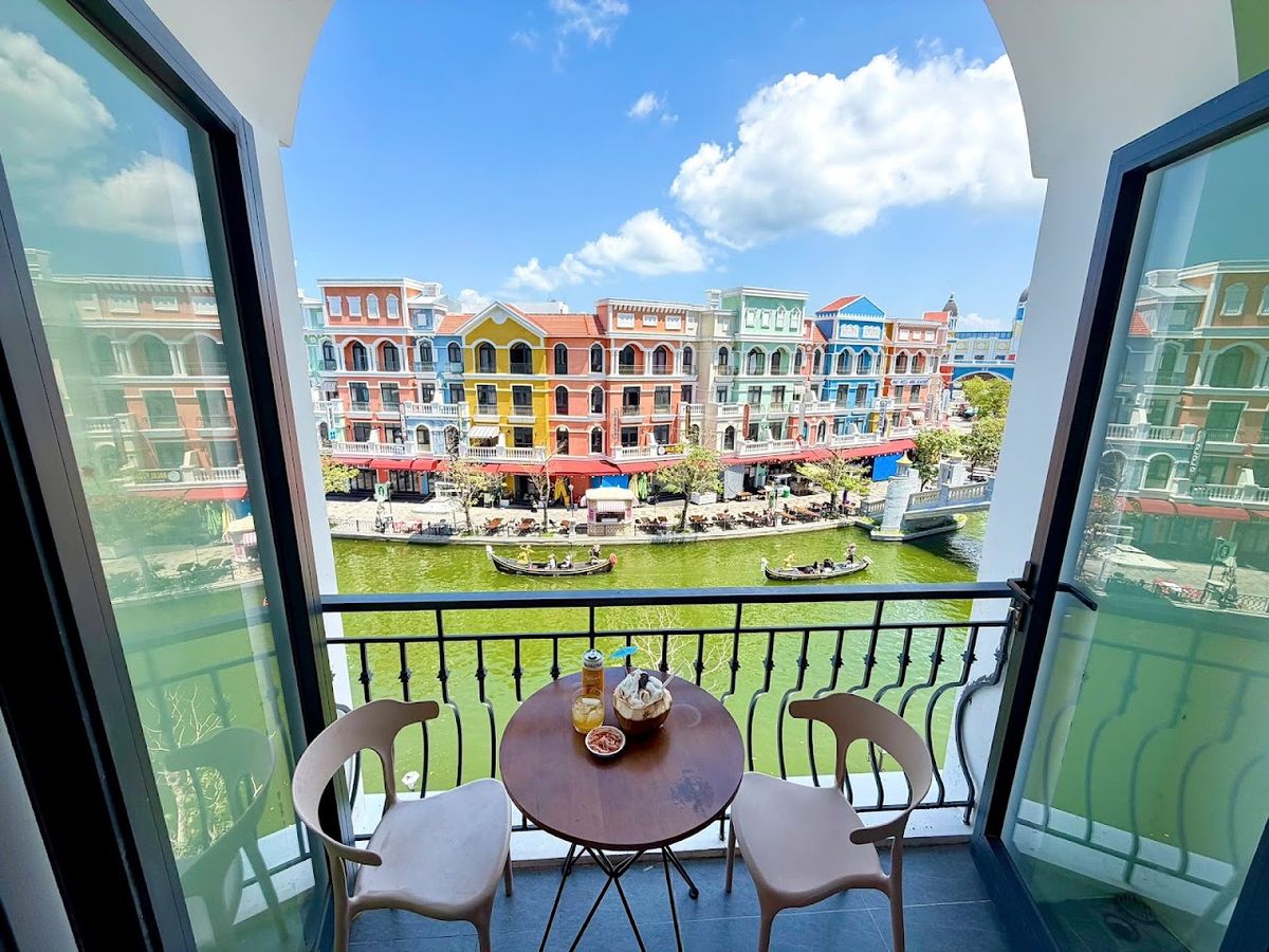 Local spa massage and mini hotel exterior in Ganh Dau