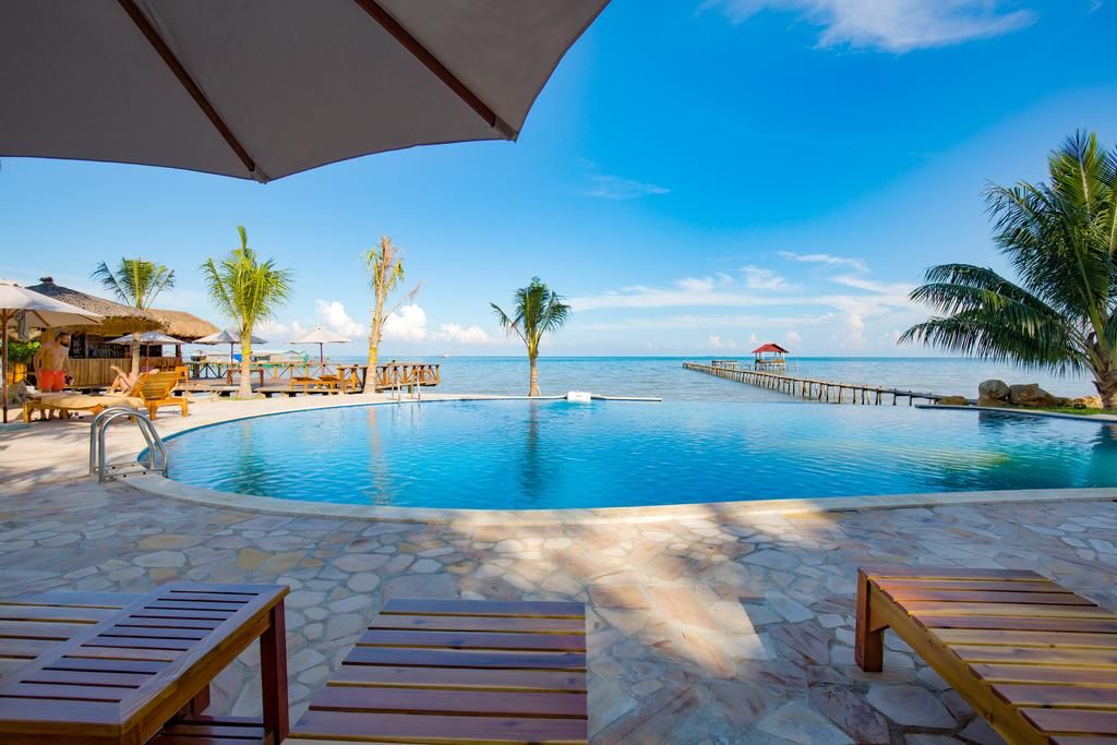 Mango Beach Resort exterior in Long Beach