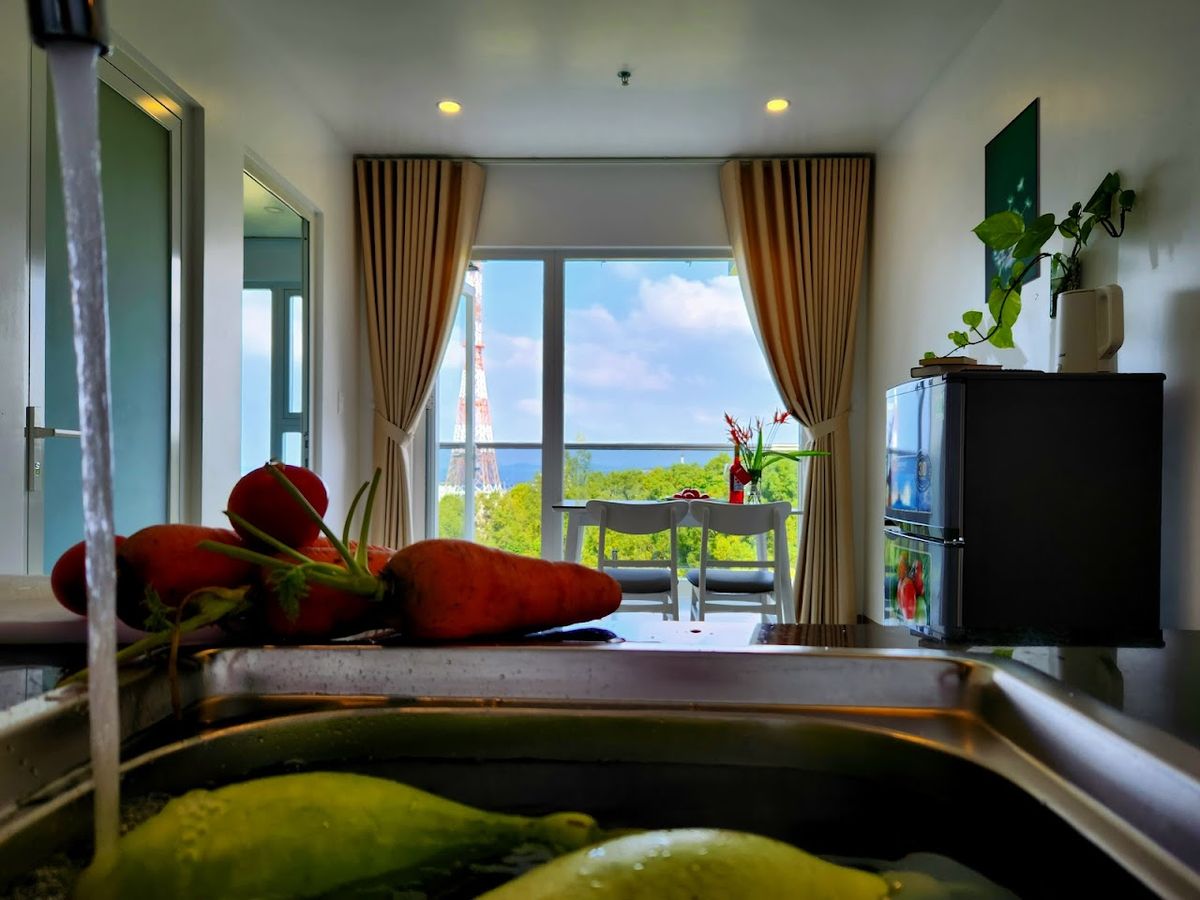 Mi Amor Luxury Island Apartment pool and grounds in Duong Dong