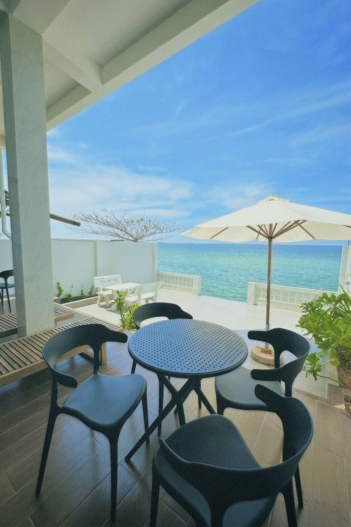 MIEN TRUNG Beach House exterior in Ong Lang