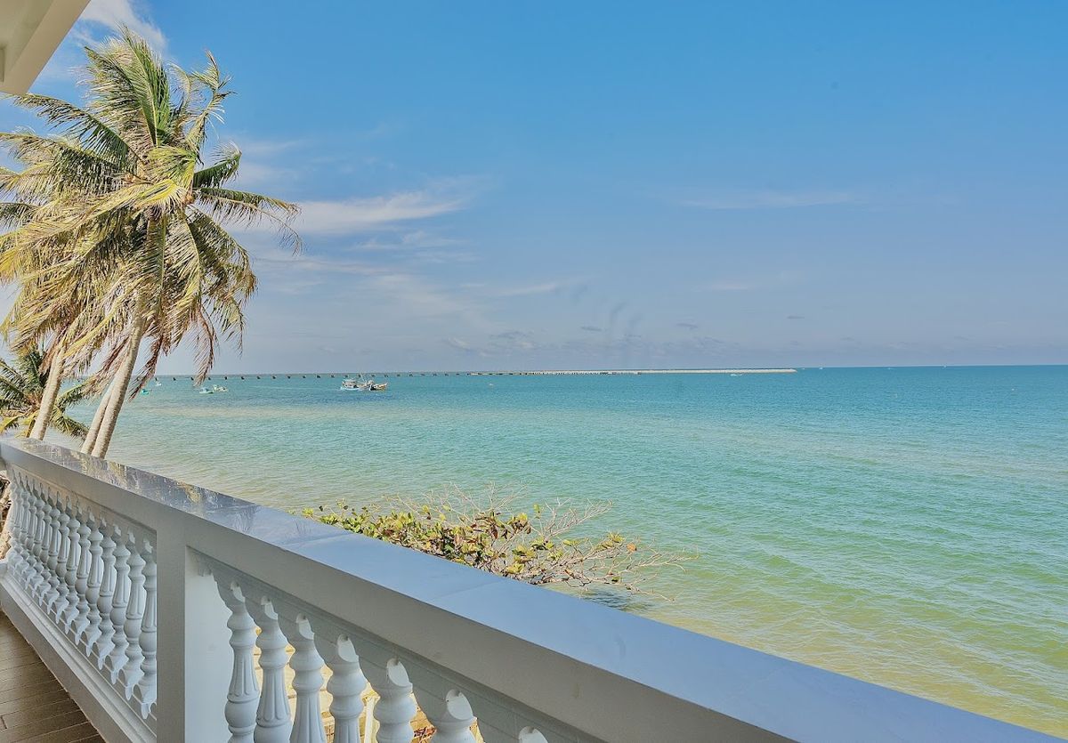 MIEN TRUNG Beach House room interior in Ong Lang