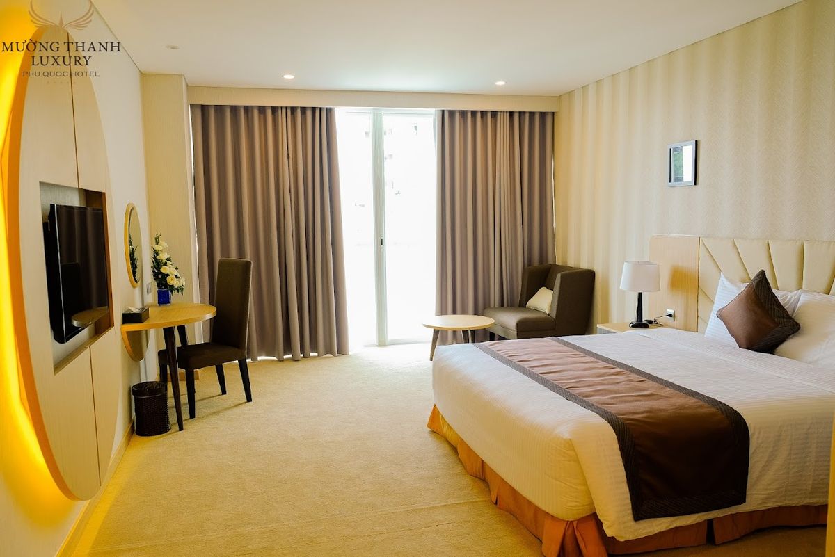 Muong Thanh Luxury Phu Quoc Hotel pool and grounds in Long Beach