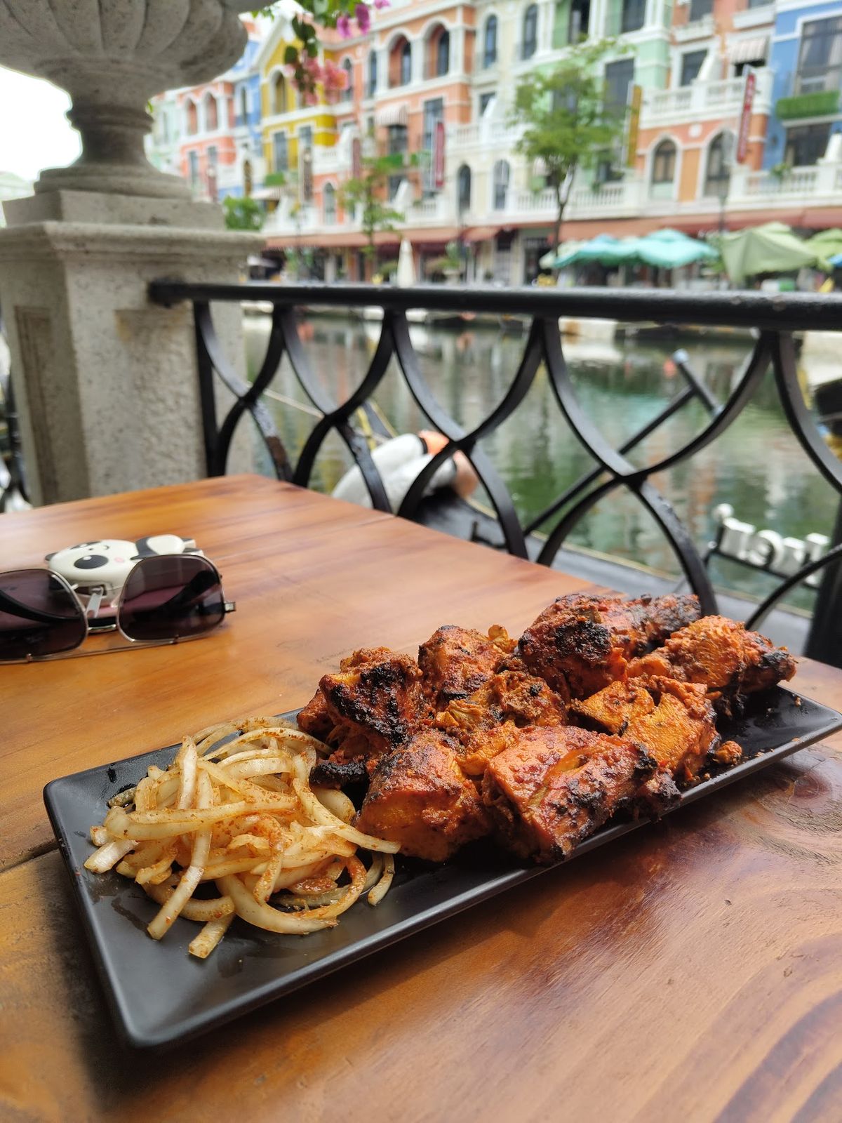 Namaste India - Indian Restaurant & Luxury Stay pool and grounds in Bai Dai