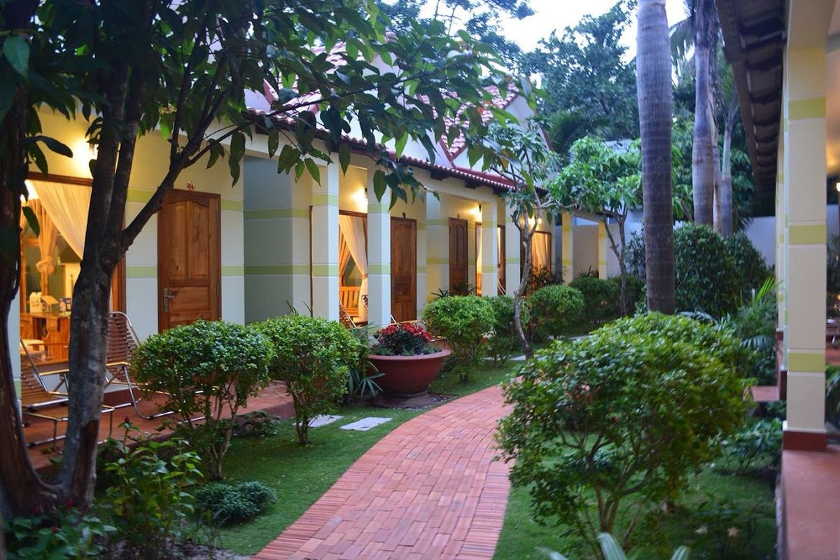 Ngoc Viet Bungalow exterior in Duong Dong