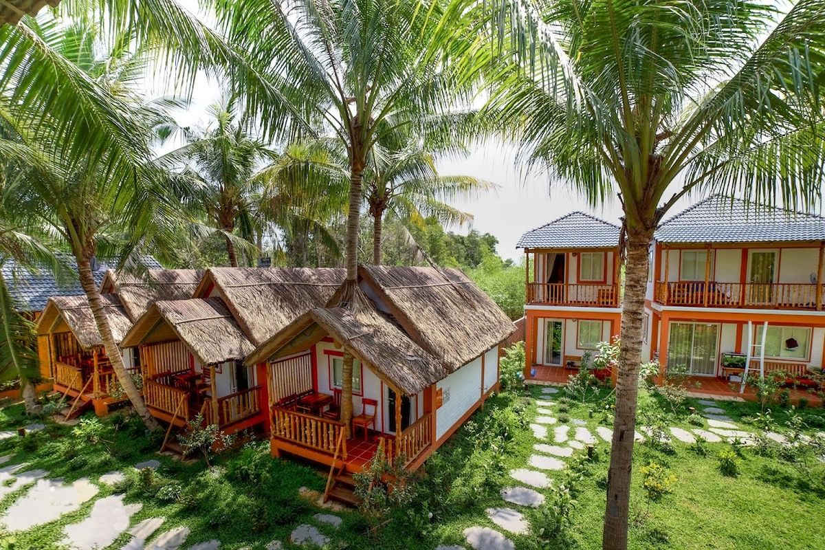 Nha Minh Bungalows exterior in Ong Lang