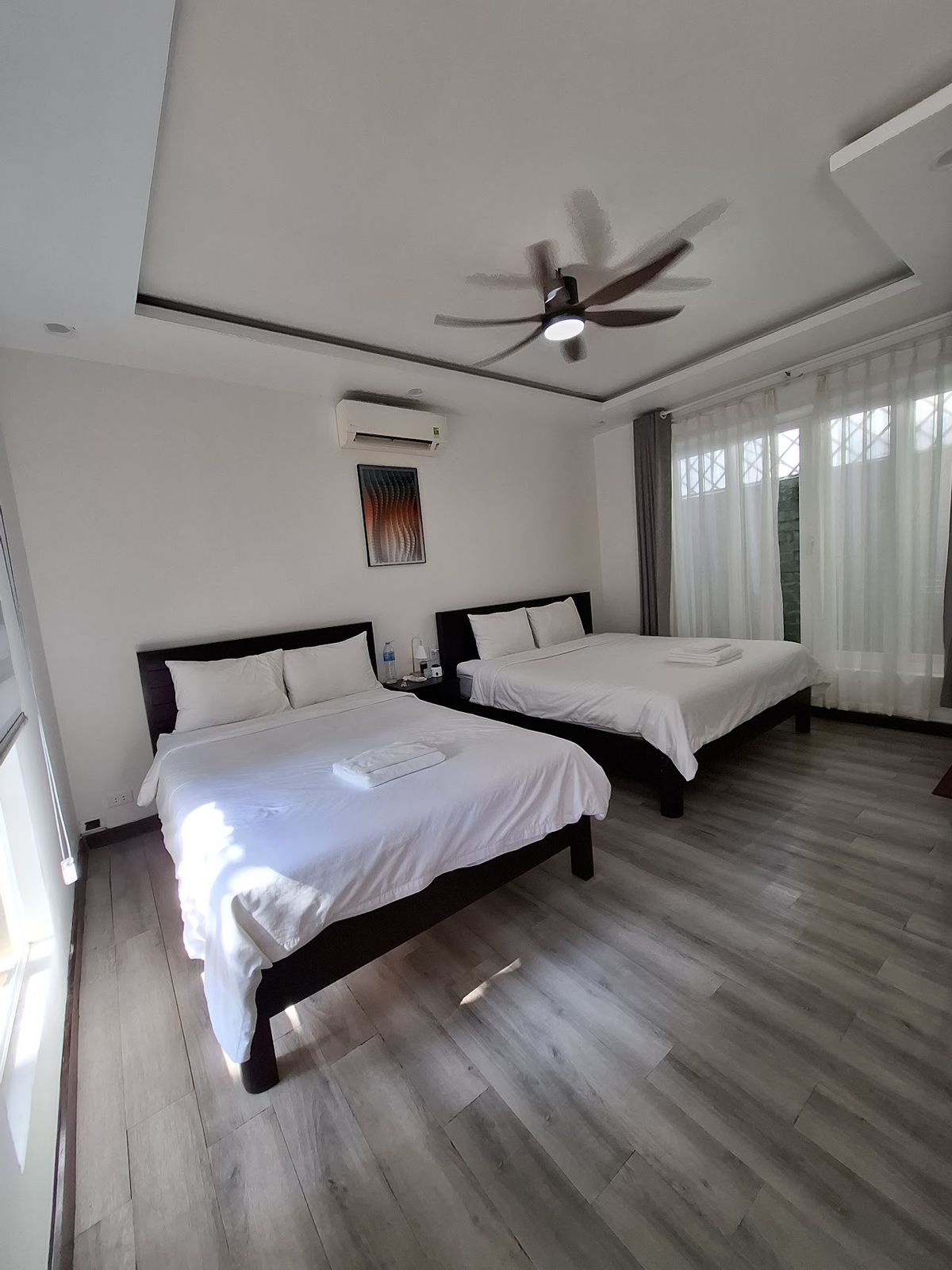 Nos Vetra Resort pool and grounds in Ong Lang