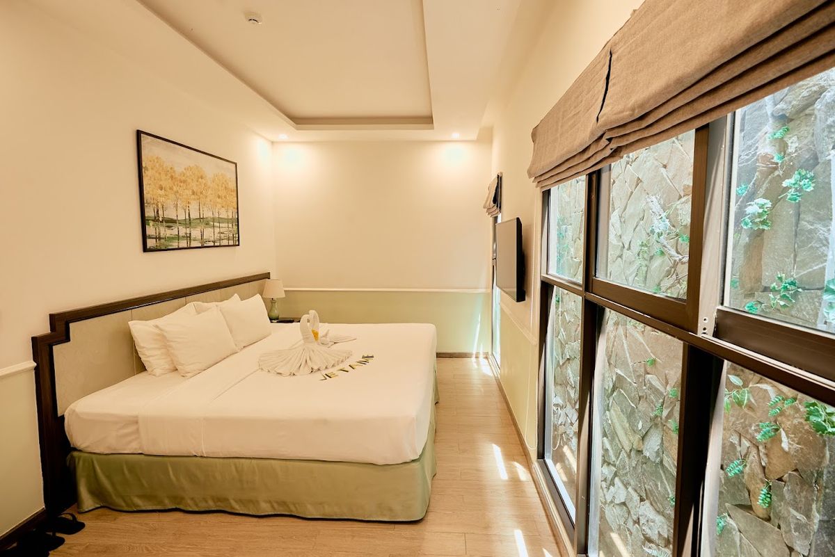 PARALIA HOTEL PHÚ QUỐC pool and grounds in Bai Sao