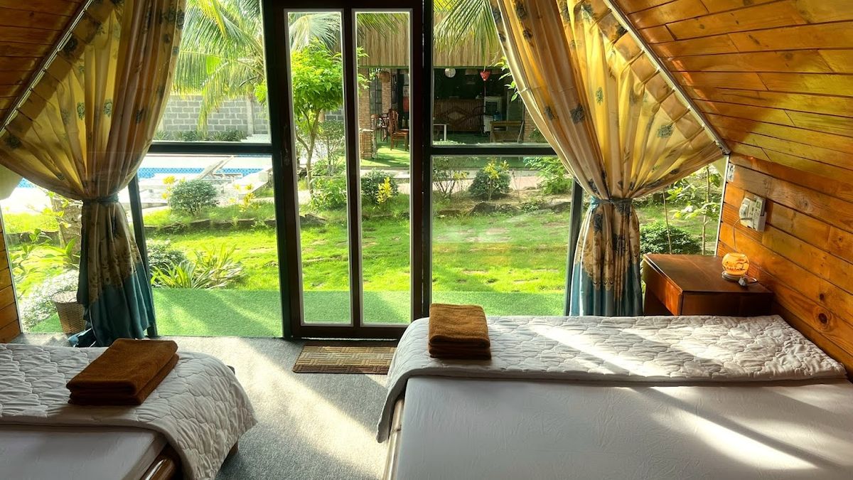 PHU NAM HOUSE - CABIN A pool and grounds in Bai Sao